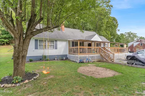 Exterior - 314 NE Centre Avenue Coeburn Va 24230, Coeburn, VA 24230 photo 1 of 8