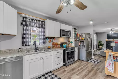 Kitchen - 314 NE Centre Avenue Coeburn Va 24230, Coeburn, VA 24230 photo 1 of 1