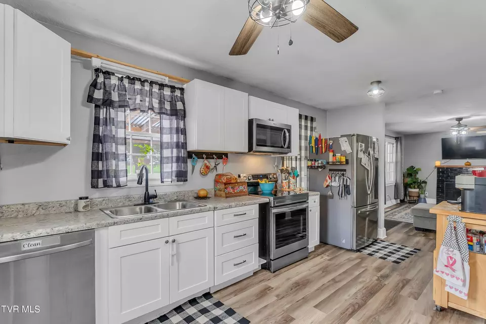 Kitchen - 314 NE Centre Avenue Coeburn Va 24230, Coeburn, VA 24230 photo 1 of 1