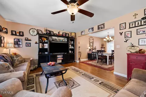Living - 222 Cherokee Circle Erwin Tn 37650, Erwin, TN 37650 photo 3 of 4