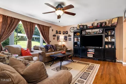 Living - 222 Cherokee Circle Erwin Tn 37650, Erwin, TN 37650 photo 2 of 4