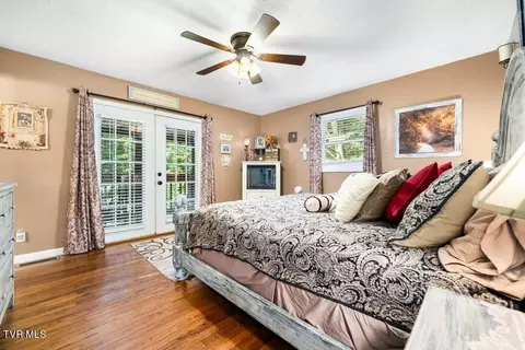 Bedroom - 222 Cherokee Circle Erwin Tn 37650, Erwin, TN 37650 photo 1 of 6