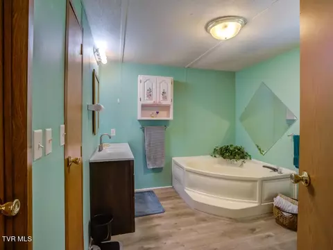 Bath - 1302 Rittertown Road Hampton Tn 37658, Hampton, TN 37658 photo 1 of 3