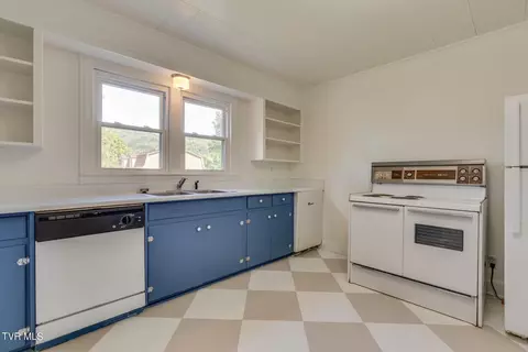 Kitchen - 1115 Mountainview Road Erwin Tn 37650, Erwin, TN 37650 photo 2 of 3