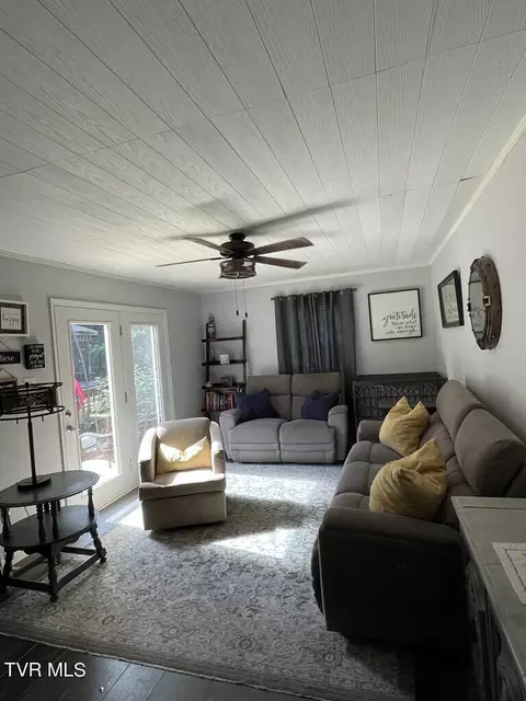 Living - 305 Grant Street Wise Va 24293, Wise, VA 24293 photo 1 of 2