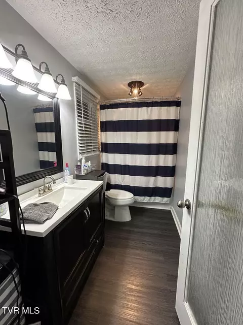 Bath - 305 Grant Street Wise Va 24293, Wise, VA 24293 photo 3 of 4