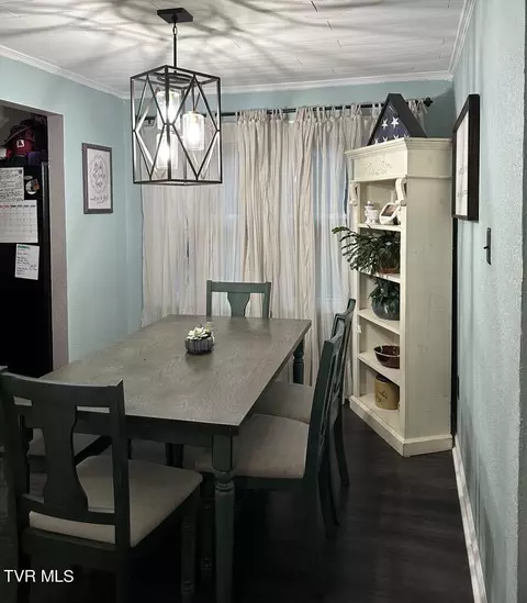 Dining - 305 Grant Street Wise Va 24293, Wise, VA 24293 photo 1 of 2