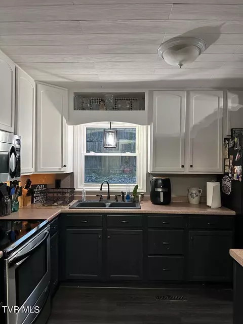 Kitchen - 305 Grant Street Wise Va 24293, Wise, VA 24293 photo 1 of 2