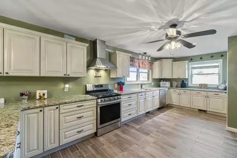 Kitchen - 315 Emerald Road Mosheim Tn 37818, Mosheim, TN 37818 photo 2 of 7