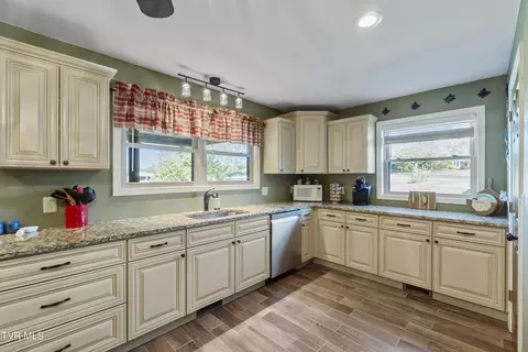 Kitchen - 315 Emerald Road Mosheim Tn 37818, Mosheim, TN 37818 photo 5 of 7