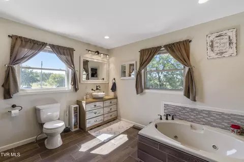 Bath - 315 Emerald Road Mosheim Tn 37818, Mosheim, TN 37818 photo 4 of 6