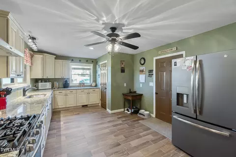 Kitchen - 315 Emerald Road Mosheim Tn 37818, Mosheim, TN 37818 photo 3 of 7