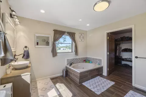 Bath - 315 Emerald Road Mosheim Tn 37818, Mosheim, TN 37818 photo 3 of 6