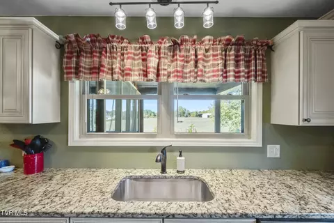 Kitchen - 315 Emerald Road Mosheim Tn 37818, Mosheim, TN 37818 photo 4 of 7