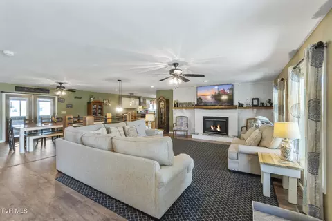 Living - 315 Emerald Road Mosheim Tn 37818, Mosheim, TN 37818 photo 1 of 2