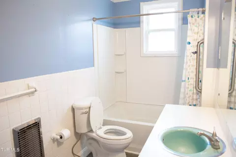 Bath - 319 Clinchfield Avenue Erwin Tn 37650, Erwin, TN 37650 photo 2 of 2