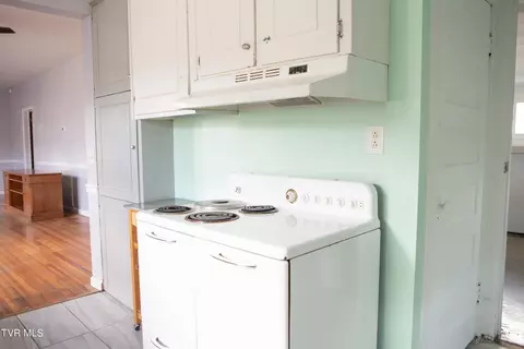Kitchen - 319 Clinchfield Avenue Erwin Tn 37650, Erwin, TN 37650 photo 2 of 3