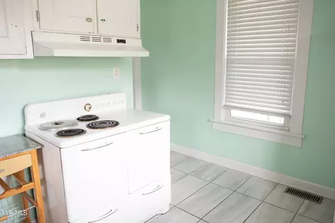 Kitchen - 319 Clinchfield Avenue Erwin Tn 37650, Erwin, TN 37650 photo 3 of 3