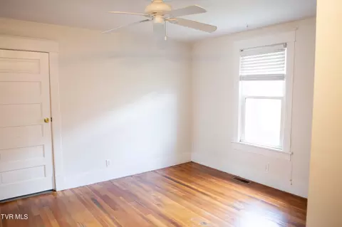 Bedroom - 319 Clinchfield Avenue Erwin Tn 37650, Erwin, TN 37650 photo 3 of 6