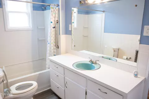 Bath - 319 Clinchfield Avenue Erwin Tn 37650, Erwin, TN 37650 photo 1 of 2