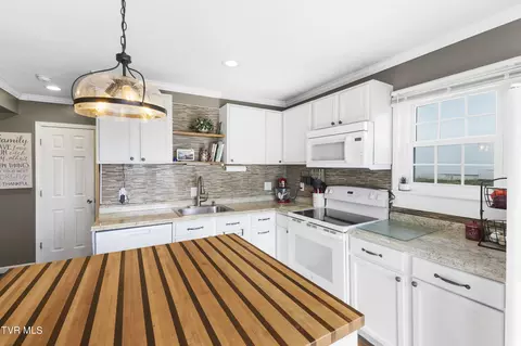 Kitchen - 114 Judge Baines Road Fall Branch Tn 37656, Fall Branch, TN 37656 photo 4 of 4
