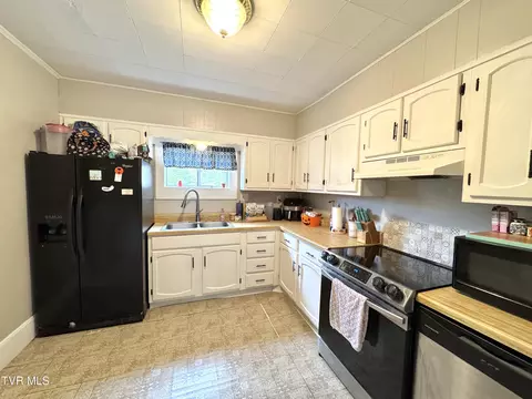 Kitchen - 9305 Adwell Road Wise Va 24293, Wise, VA 24293 photo 4 of 4