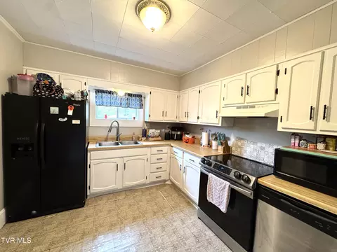 Kitchen - 9305 Adwell Road Wise Va 24293, Wise, VA 24293 photo 2 of 4