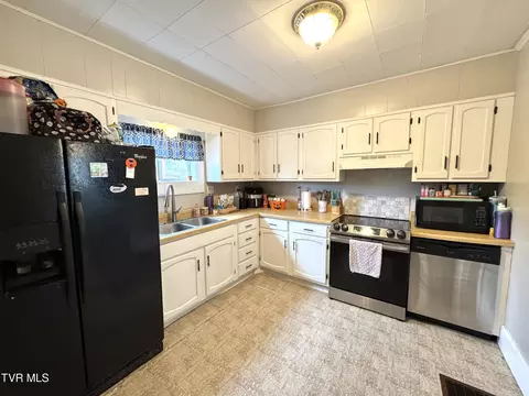 Kitchen - 9305 Adwell Road Wise Va 24293, Wise, VA 24293 photo 3 of 4