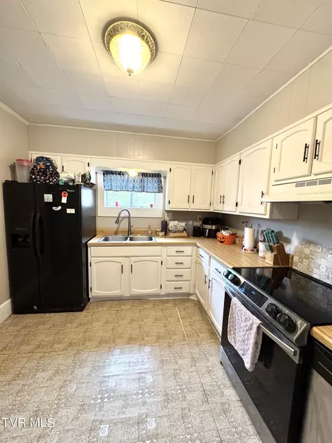Kitchen - 9305 Adwell Road Wise Va 24293, Wise, VA 24293 photo 1 of 4