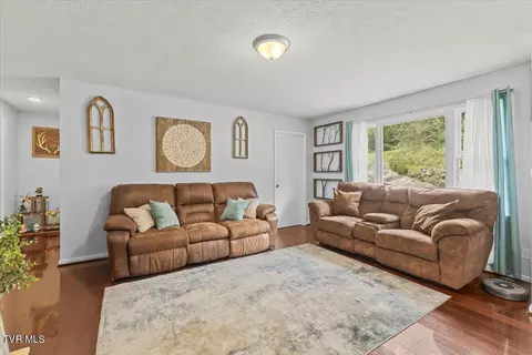 Living - 8404 Loretta Lane Bristol Va 24202, Bristol, VA 24202 photo 2 of 4