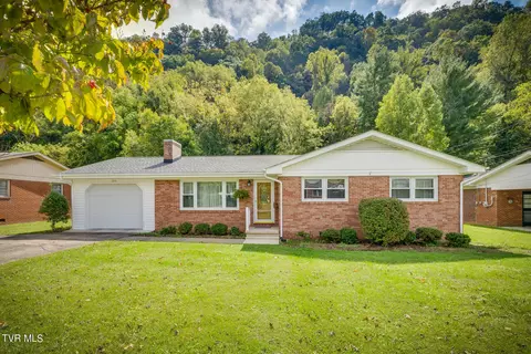 1230 Thomas Boulevard Elizabethton Tn 37643, Elizabethton, TN 37643