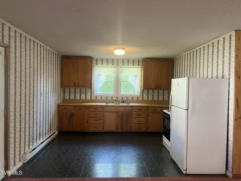Kitchen - 214 NE Spring Avenue Wise Va 24293, Wise, VA 24293 photo 1 of 1