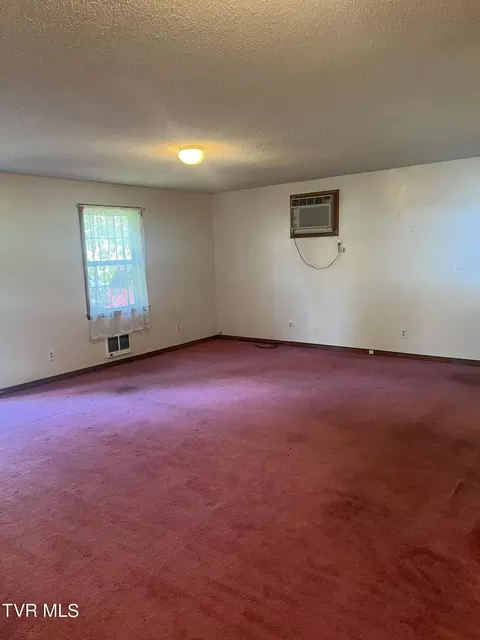 Living - 214 NE Spring Avenue Wise Va 24293, Wise, VA 24293 photo 1 of 2