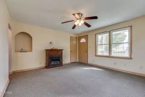 Living - 2775 Everett Street Bristol Va 24201, Bristol, VA 24201 photo 2 of 3