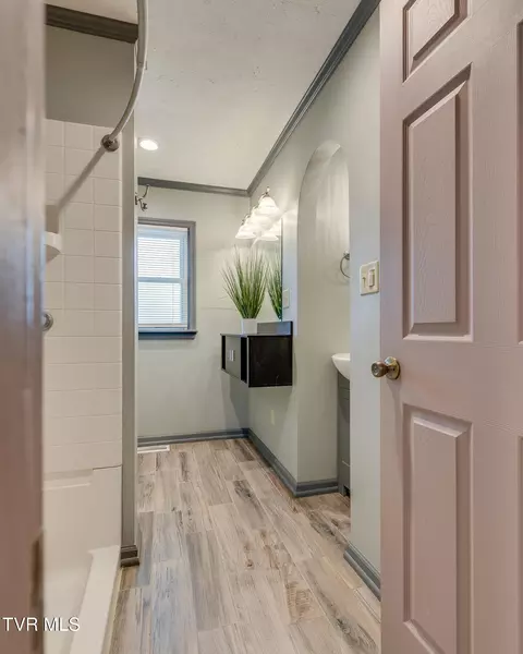 Bath - 2775 Everett Street Bristol Va 24201, Bristol, VA 24201 photo 1 of 2