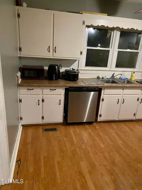 415 Walnut Street Erwin Tn 37650, Erwin, TN 37650 photo 5