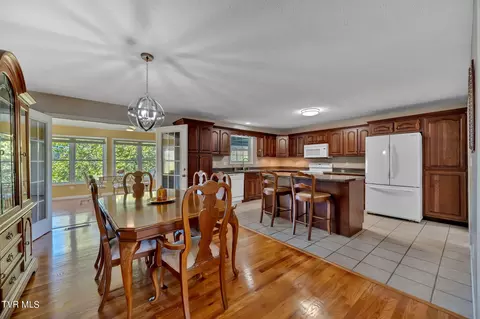 Dining - 137 Scenic View Drive Talbott Tn 37877, Talbott, TN 37877 photo 2 of 3