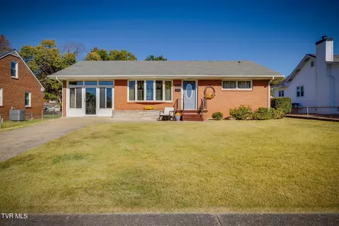 1821 Oakwood Drive Kingsport Tn 37664, Kingsport, TN 37664