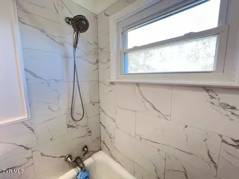 Bath - 116 Green Lane Limestone Tn 37681, Limestone, TN 37681 photo 2 of 3