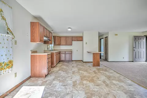 236 Paramount Drive Bristol Tn 37620, Bristol, TN 37620 photo 10