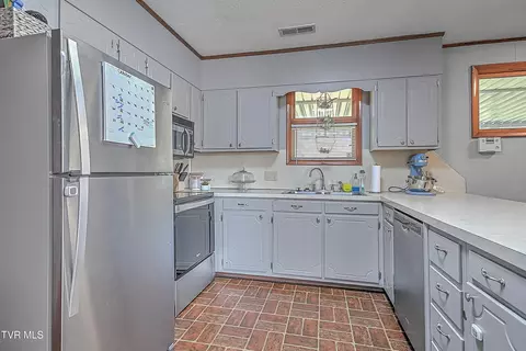 Kitchen - 136 Valleyview Street Gray Tn 37615, Gray, TN 37615 photo 2 of 4