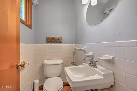 Bath - 136 Valleyview Street Gray Tn 37615, Gray, TN 37615 photo 1 of 4
