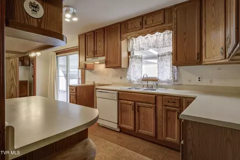 Kitchen - 2322 W Brook Lane Johnson City Tn 37601, Johnson City, TN 37601 photo 4 of 4
