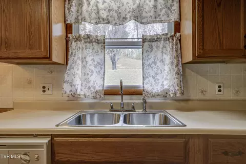 Kitchen - 2322 W Brook Lane Johnson City Tn 37601, Johnson City, TN 37601 photo 2 of 4