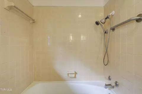Bath - 2322 W Brook Lane Johnson City Tn 37601, Johnson City, TN 37601 photo 3 of 3