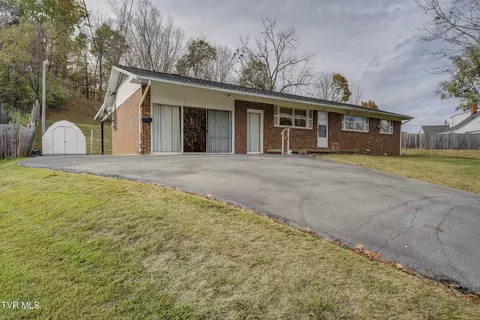 2322 W Brook Lane Johnson City Tn 37601, Johnson City, TN 37601