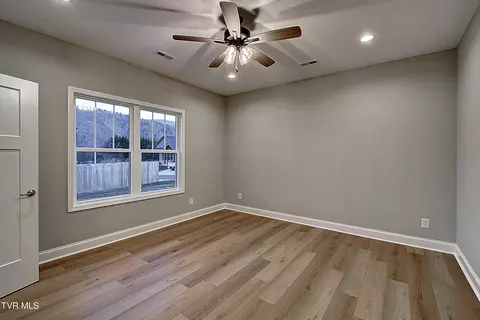 Bedroom - 115 Ervin Lp Erwin Tn 37650, Erwin, TN 37650 photo 2 of 3