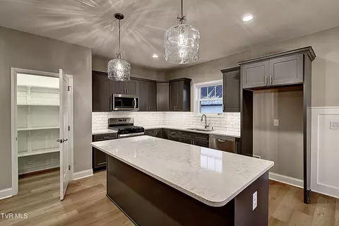 Kitchen - 115 Ervin Lp Erwin Tn 37650, Erwin, TN 37650 photo 1 of 8