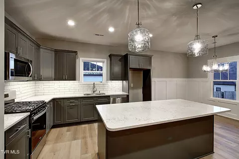 Kitchen - 115 Ervin Lp Erwin Tn 37650, Erwin, TN 37650 photo 2 of 8