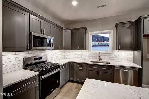 Kitchen - 115 Ervin Lp Erwin Tn 37650, Erwin, TN 37650 photo 3 of 8